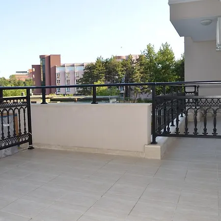 Bratanov Premier Apartment *