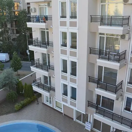 Bratanov Premier Apartment *